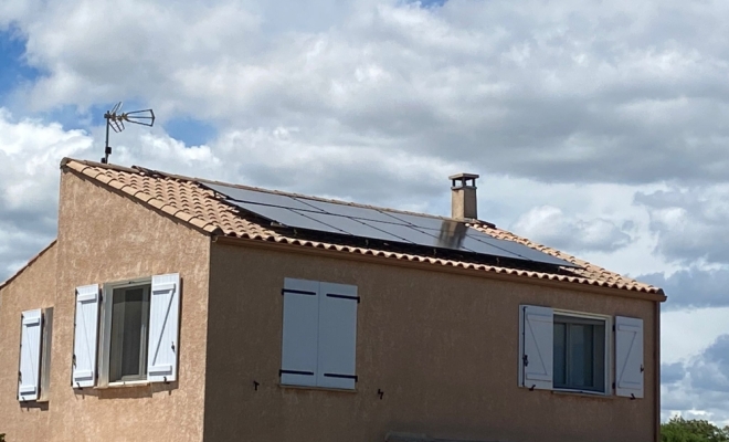 Pose de photovoltaïques-solaires, lieurant les Béziers, Constant Padilla